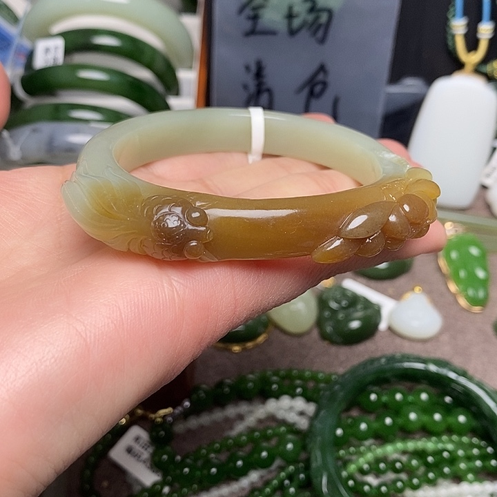 和田玉未镶嵌手镯