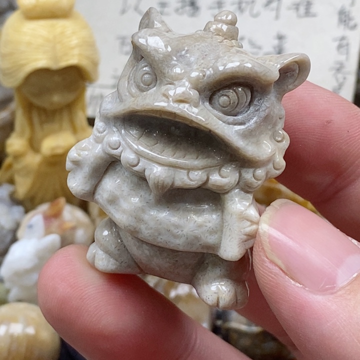 颈饰未镶嵌硅化珊瑚（珊瑚玉）