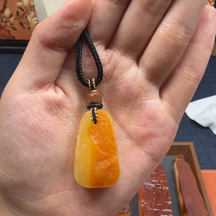 蜜蜡未镶嵌吊坠(赠链)