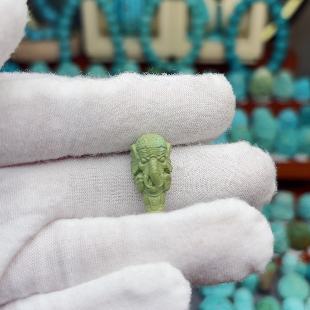 绿松石配饰未镶嵌