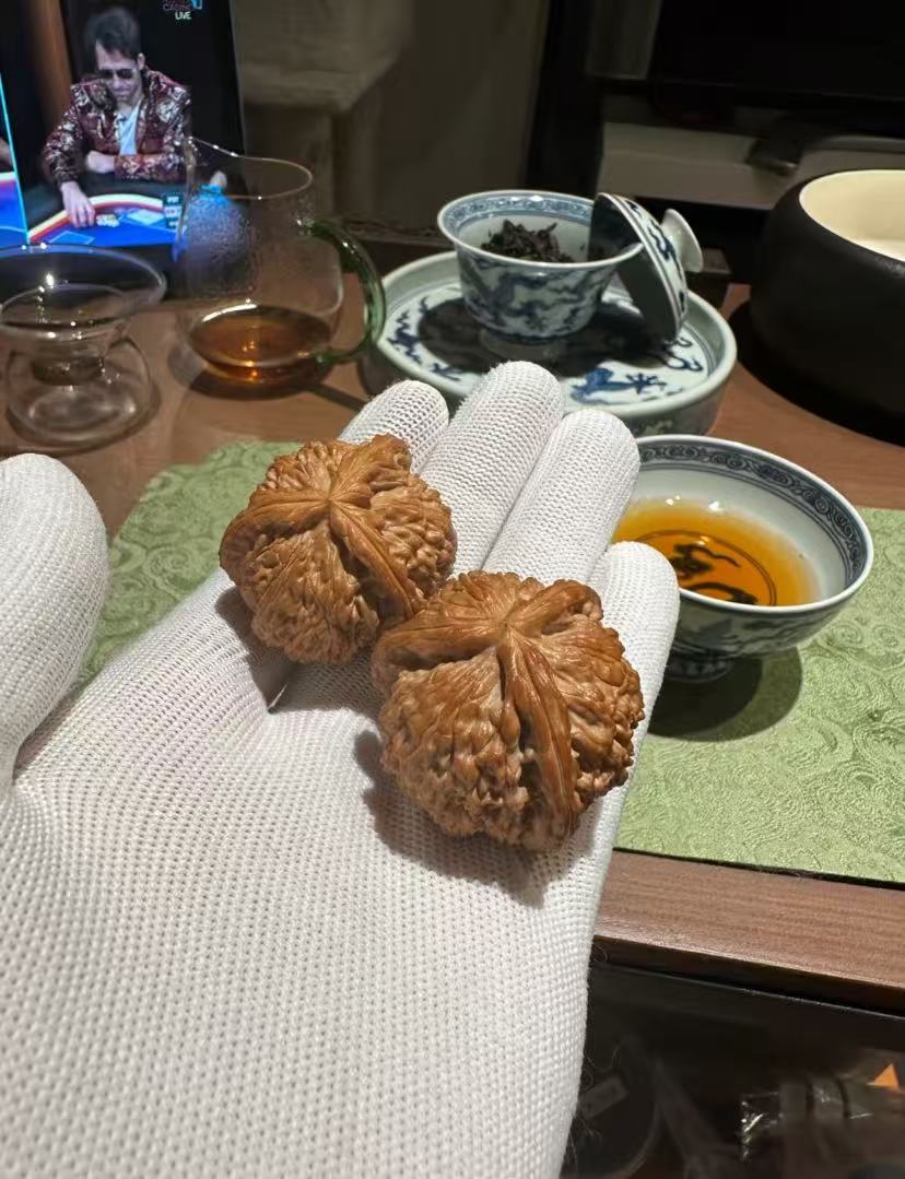 精品麒麟纹官帽四座楼狮子头文玩核桃手把玩件