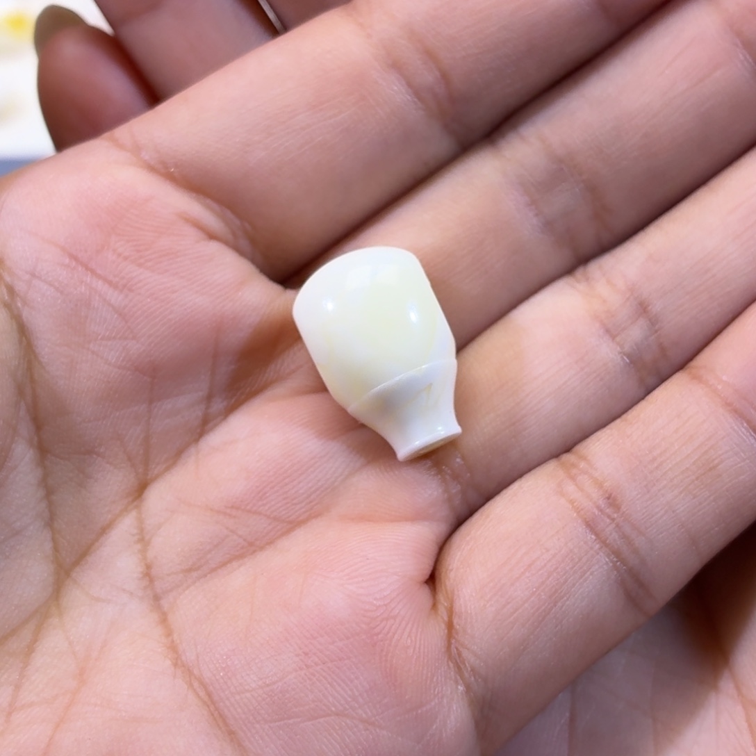 扶***上琥珀未镶嵌裸石12.1