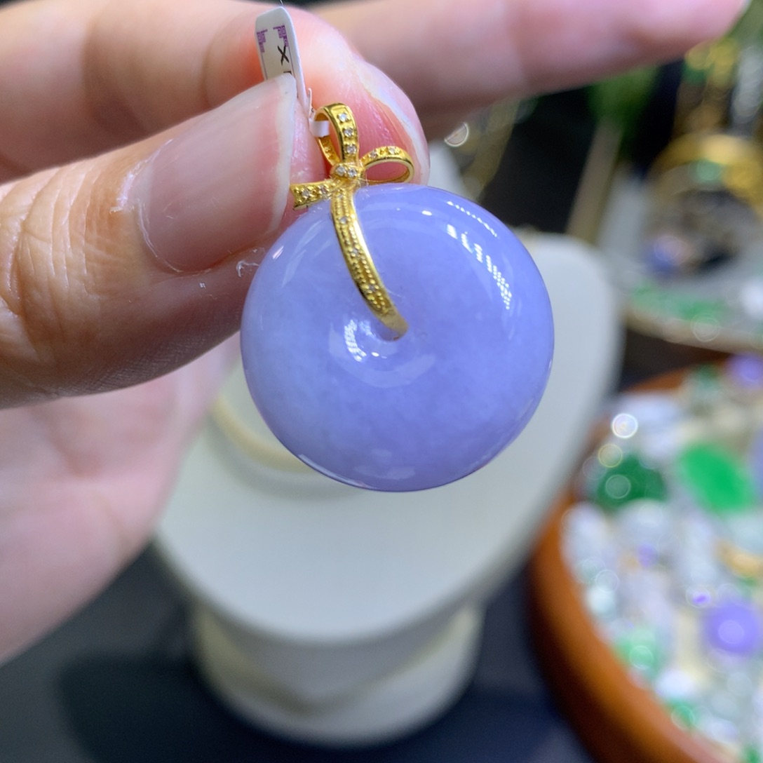 颈饰18K金镶嵌翡翠