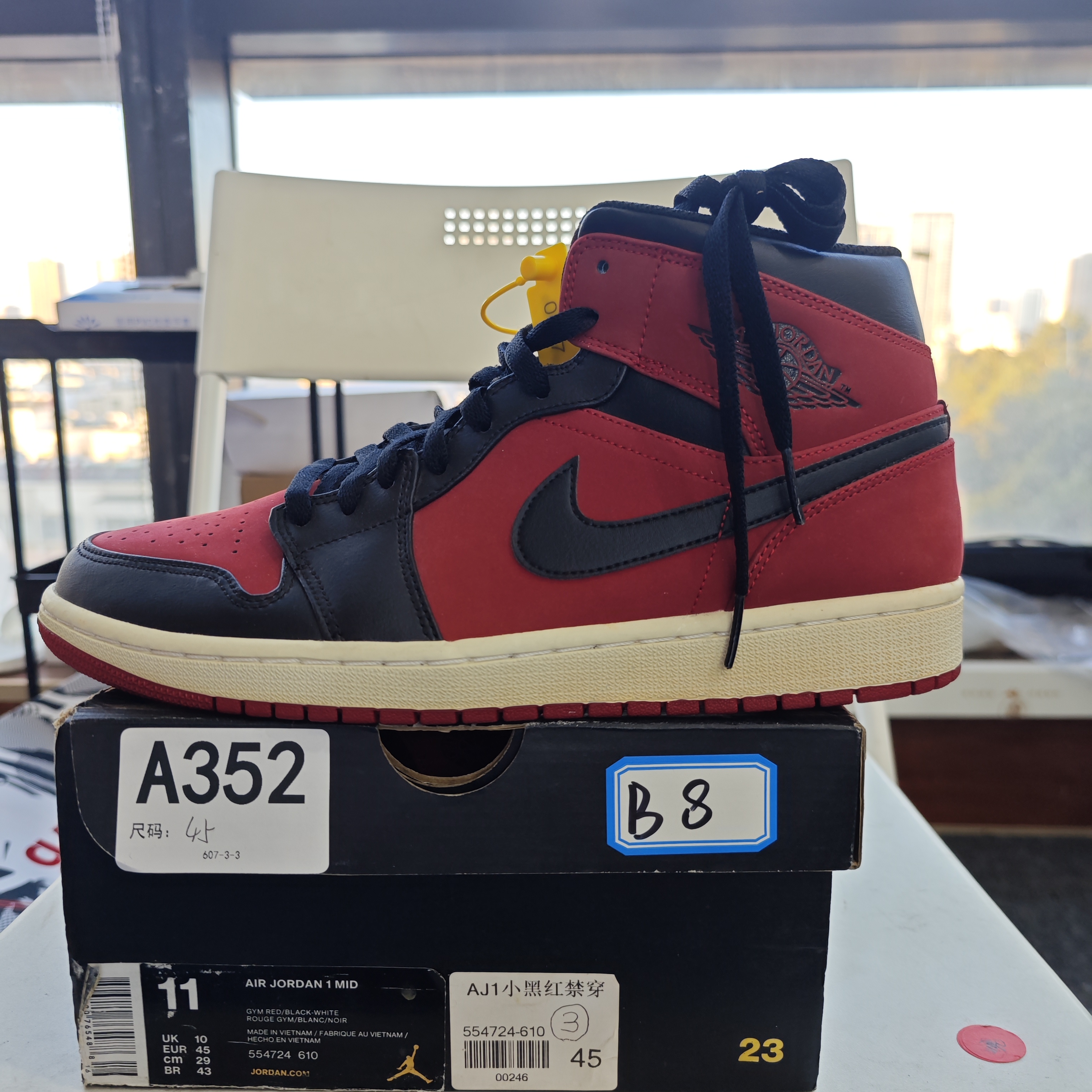 NIKE AJ1 小黑红禁穿高帮 45码 全新原盒 12.26 A352