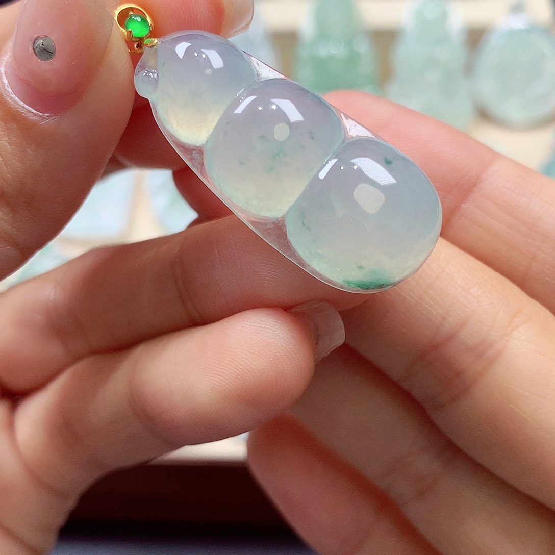 翡翠颈饰18K金镶嵌翡翠