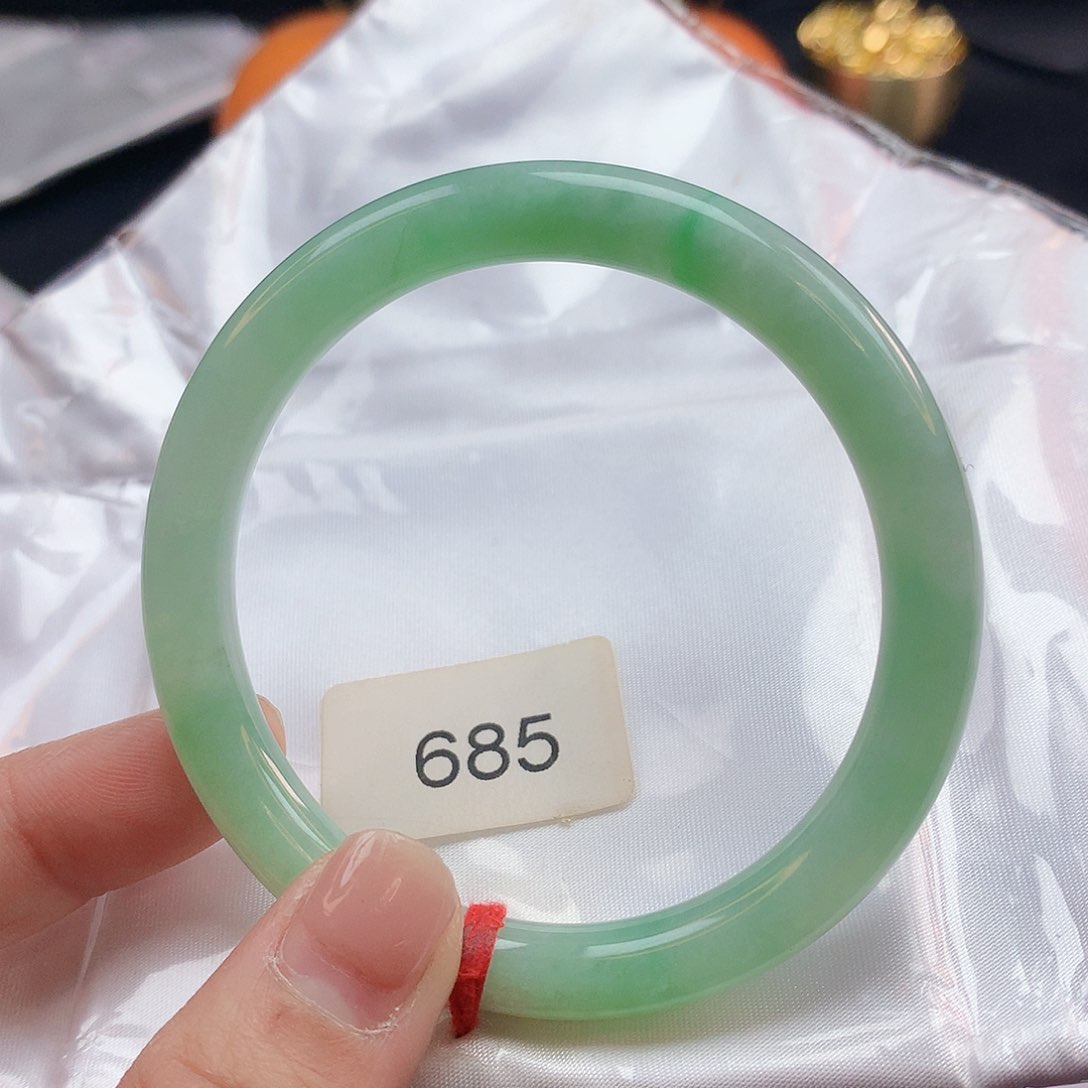 翡翠手镯未镶嵌55圈圆0685
