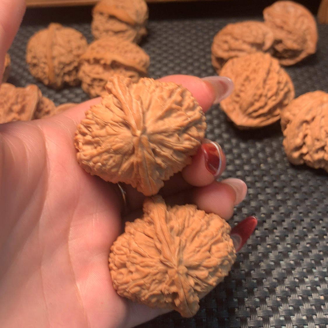 【闪购商品】文玩核桃吊坠M**波三角白