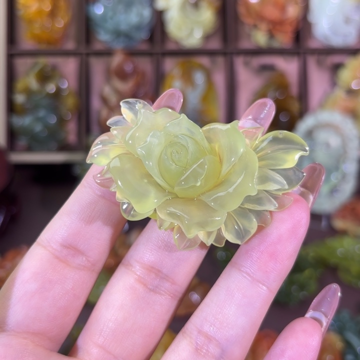 未镶嵌蛇纹石玉颈饰楠*?随机发