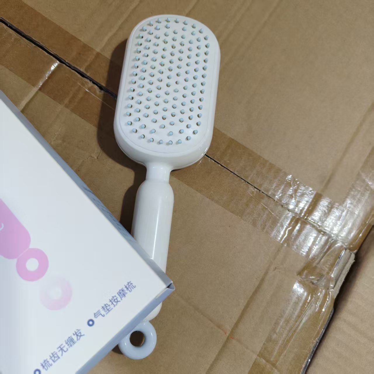 百货1 白色伸缩气垫梳