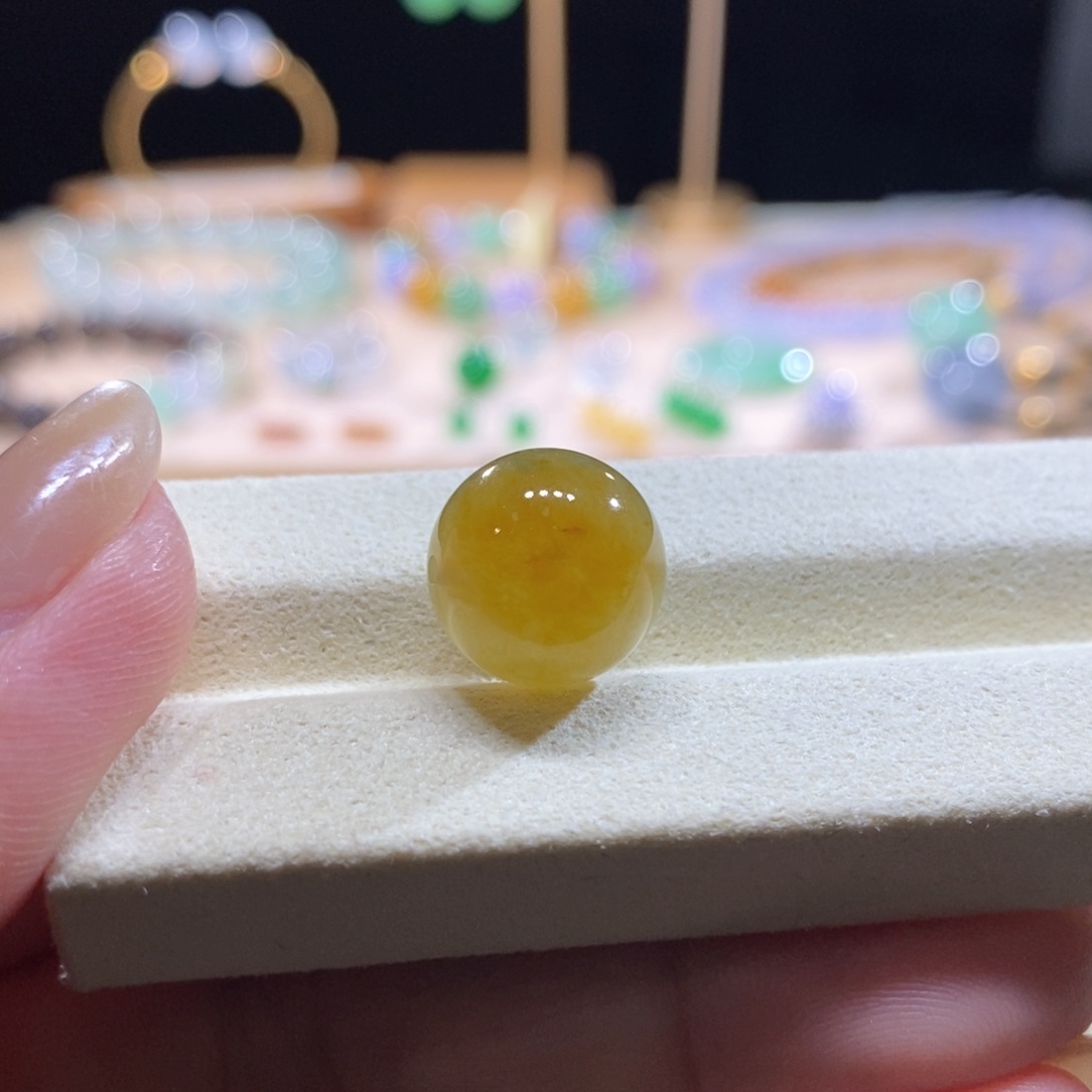 翡翠未镶嵌颈饰翡翠冰黄飘花珠