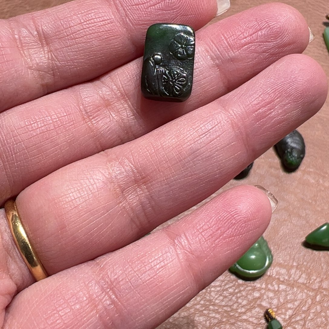 ****）和田玉未镶嵌颈饰