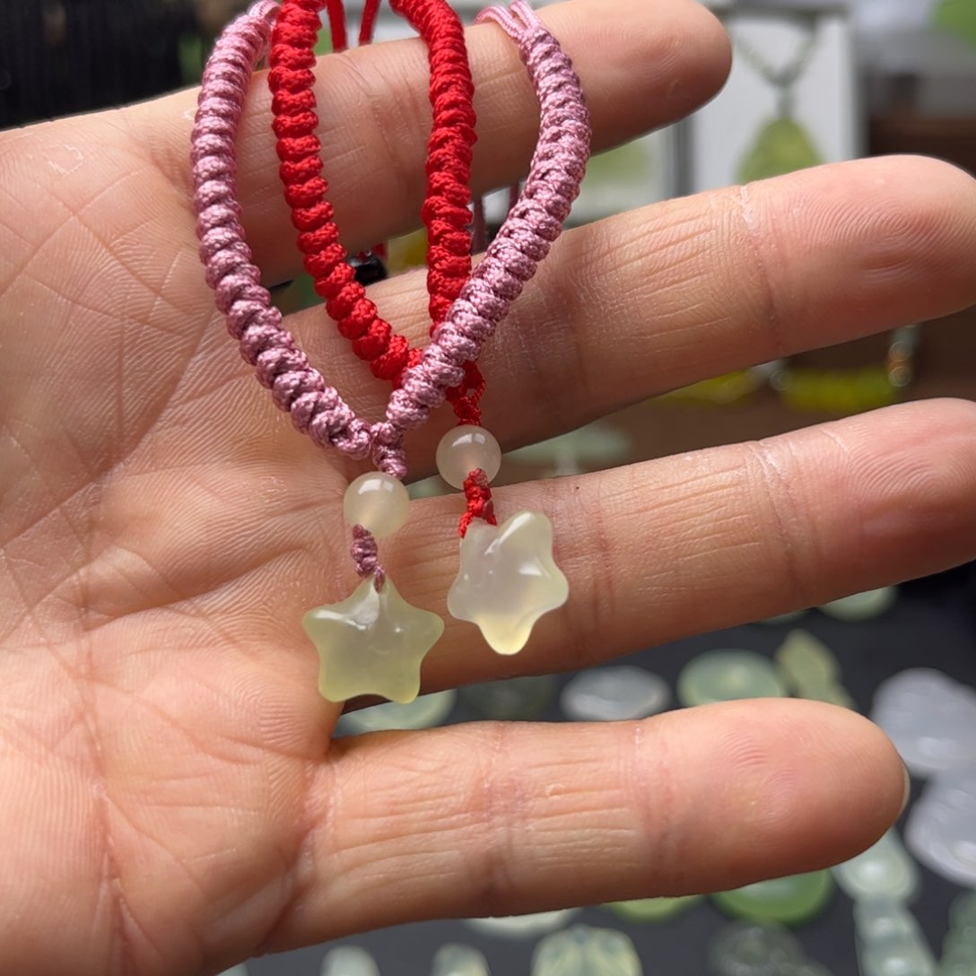 蛇纹石玉未镶嵌颈饰云*.