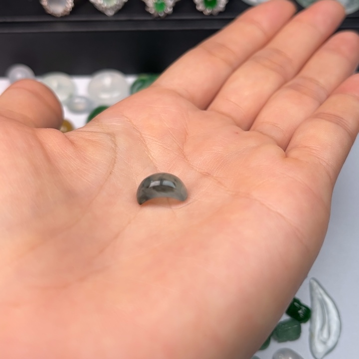 翡翠未镶嵌挂件马鞍