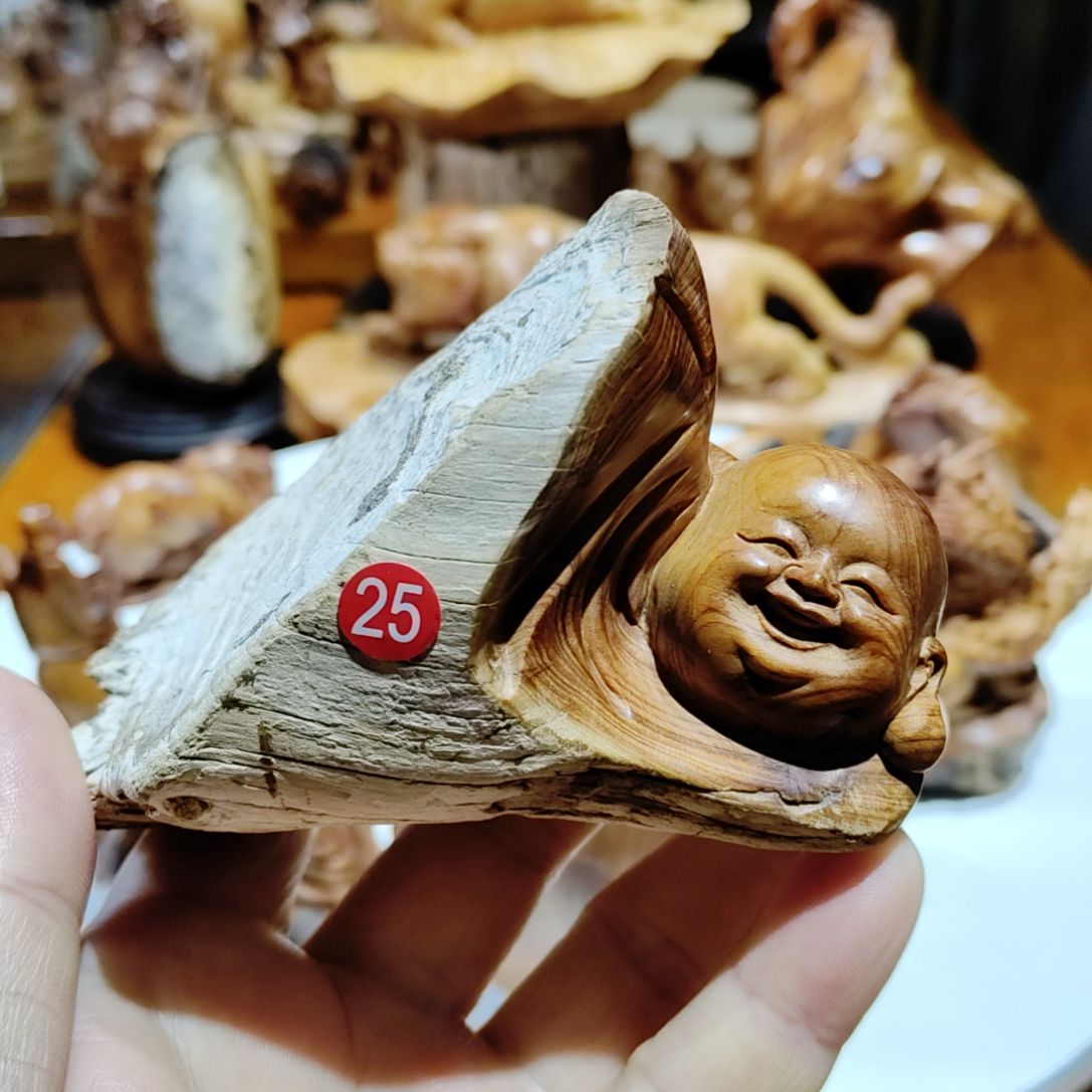 崖柏根雕开心乐乐
