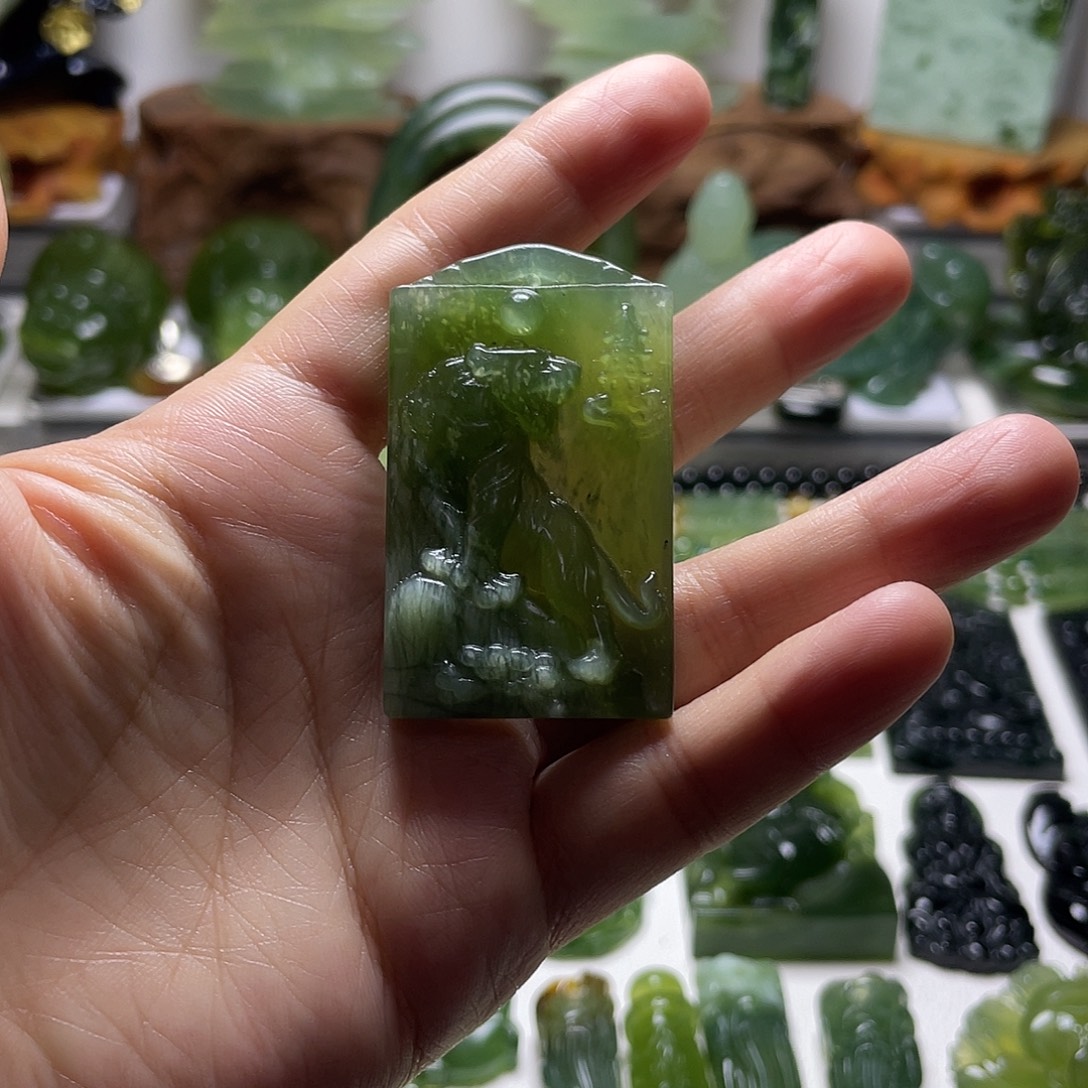 未镶嵌蛇纹石玉颈饰