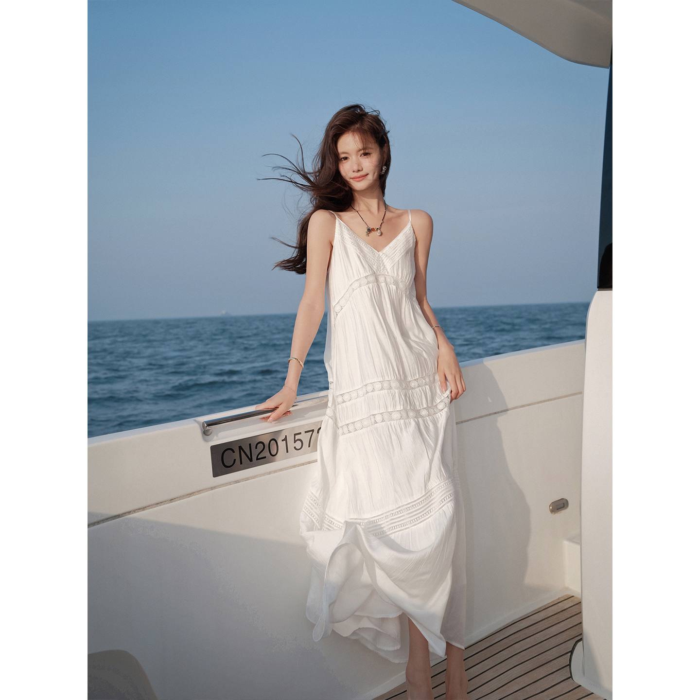 梅子熟了白月光度假风重工镂空花边小白裙