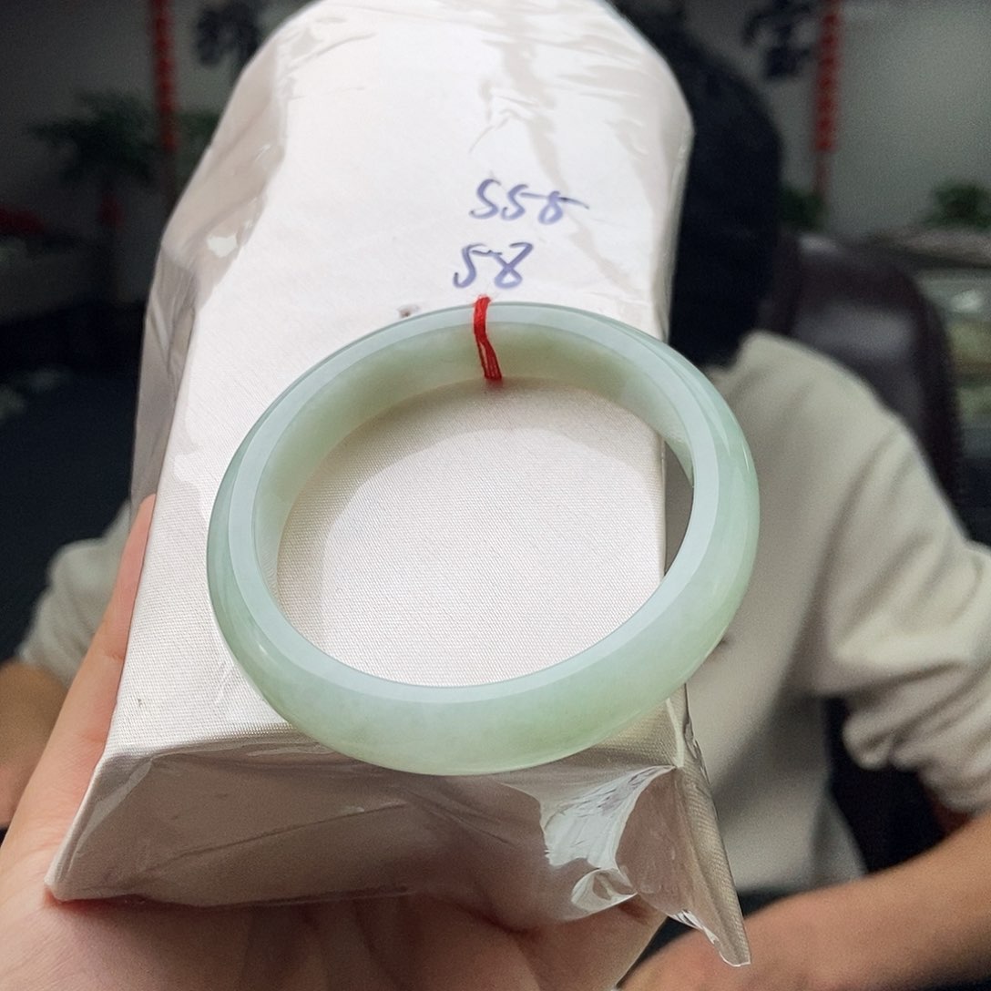 翡翠手镯未镶嵌拍一发一