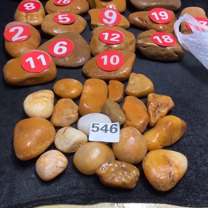 A***i香榧木木头人和一批年轻女子成为