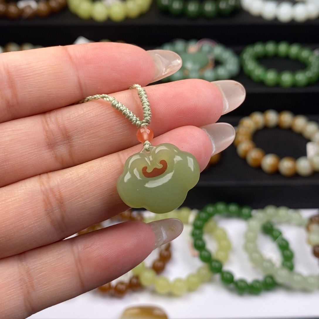 和田玉吊坠未镶嵌