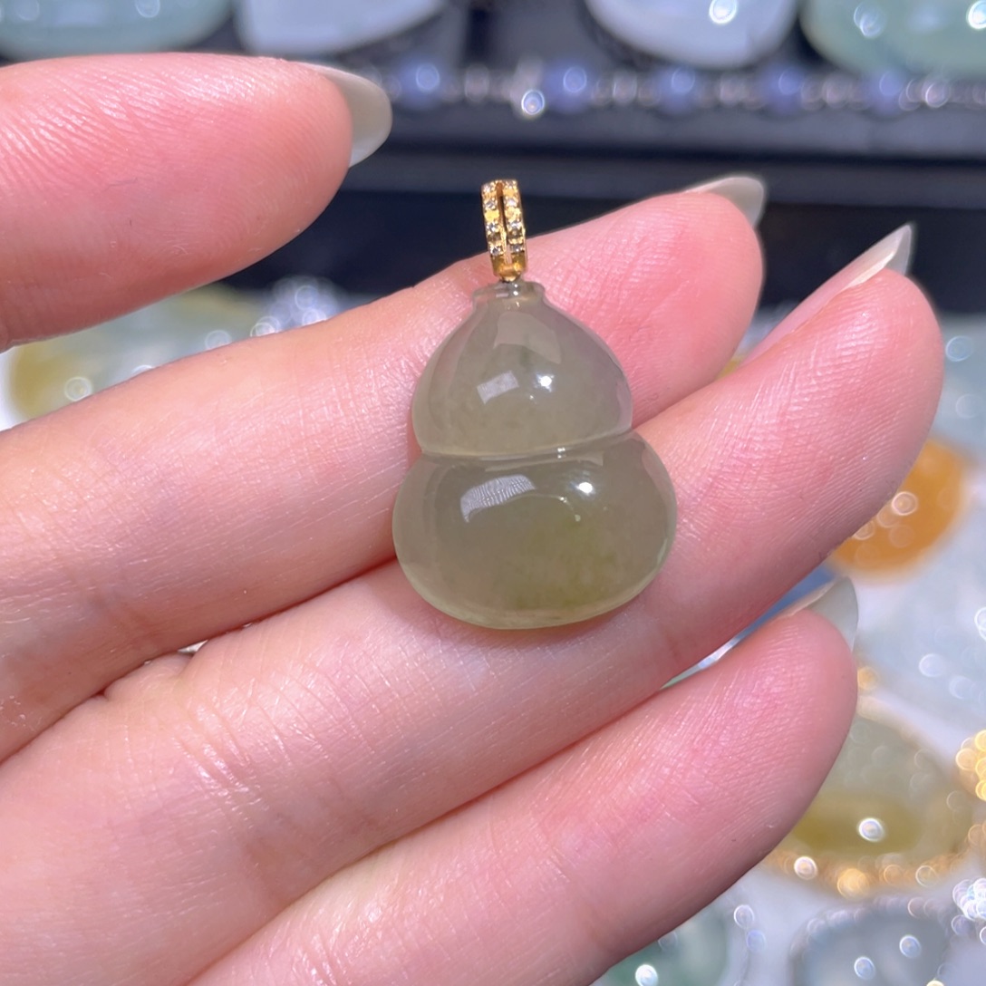颈饰18K金镶嵌翡翠翡翠