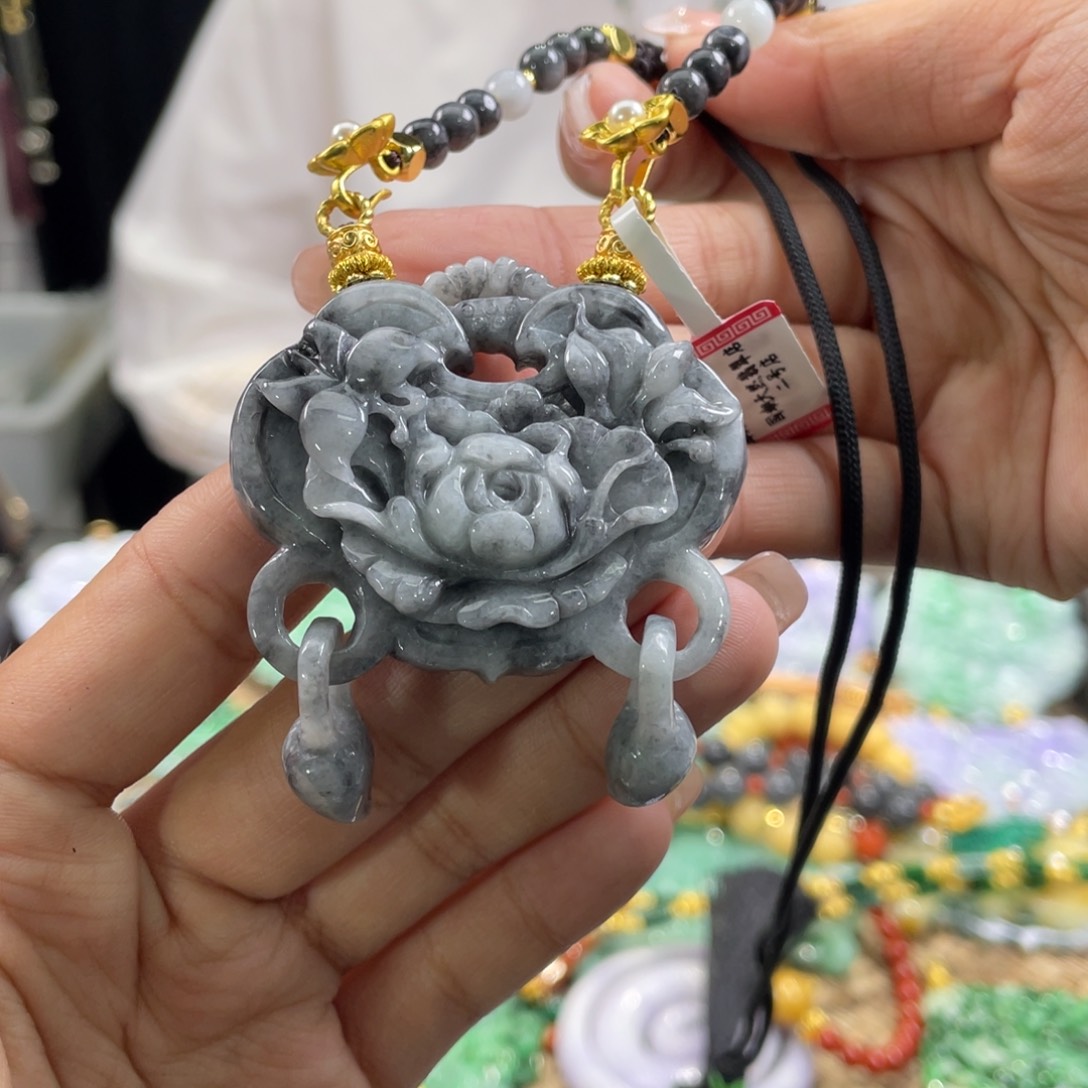 翡翠颈饰未镶嵌代编织