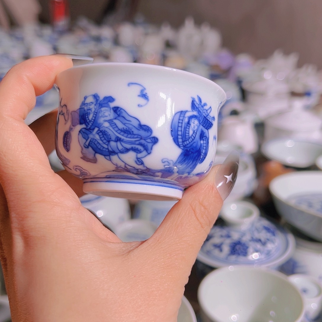 青花八仙炉式杯微瑕