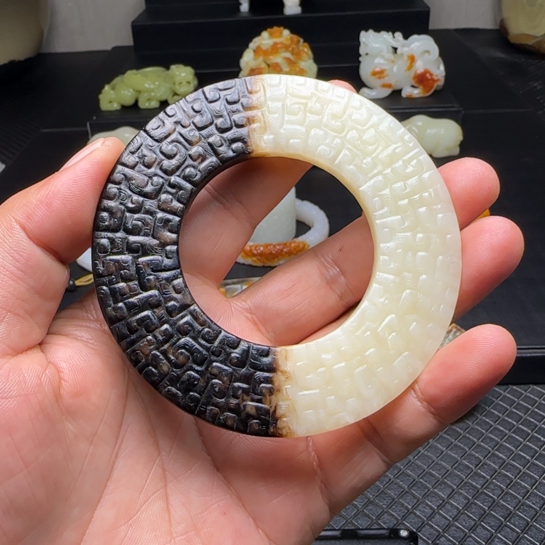 笑***间和田玉未镶嵌挂件