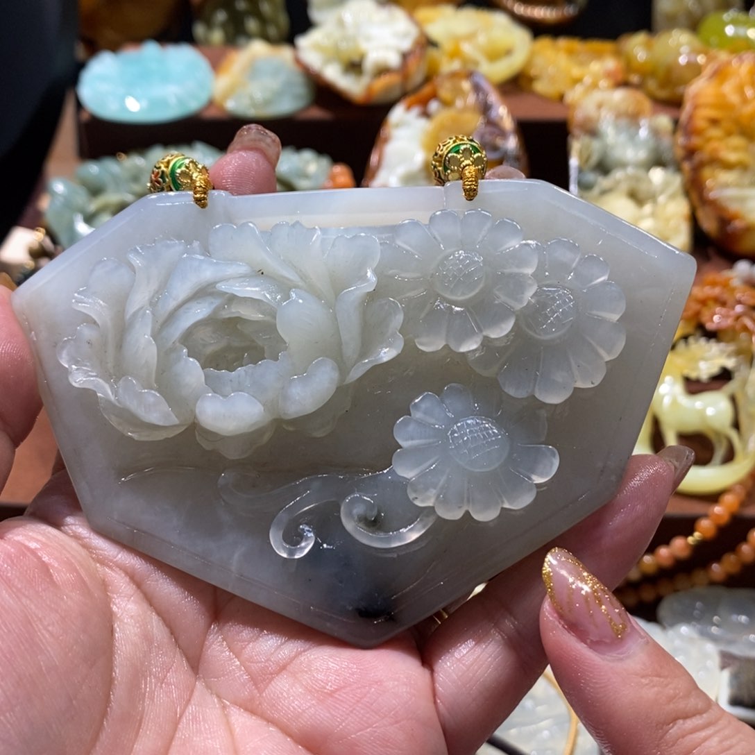蛇纹石玉颈饰未镶嵌