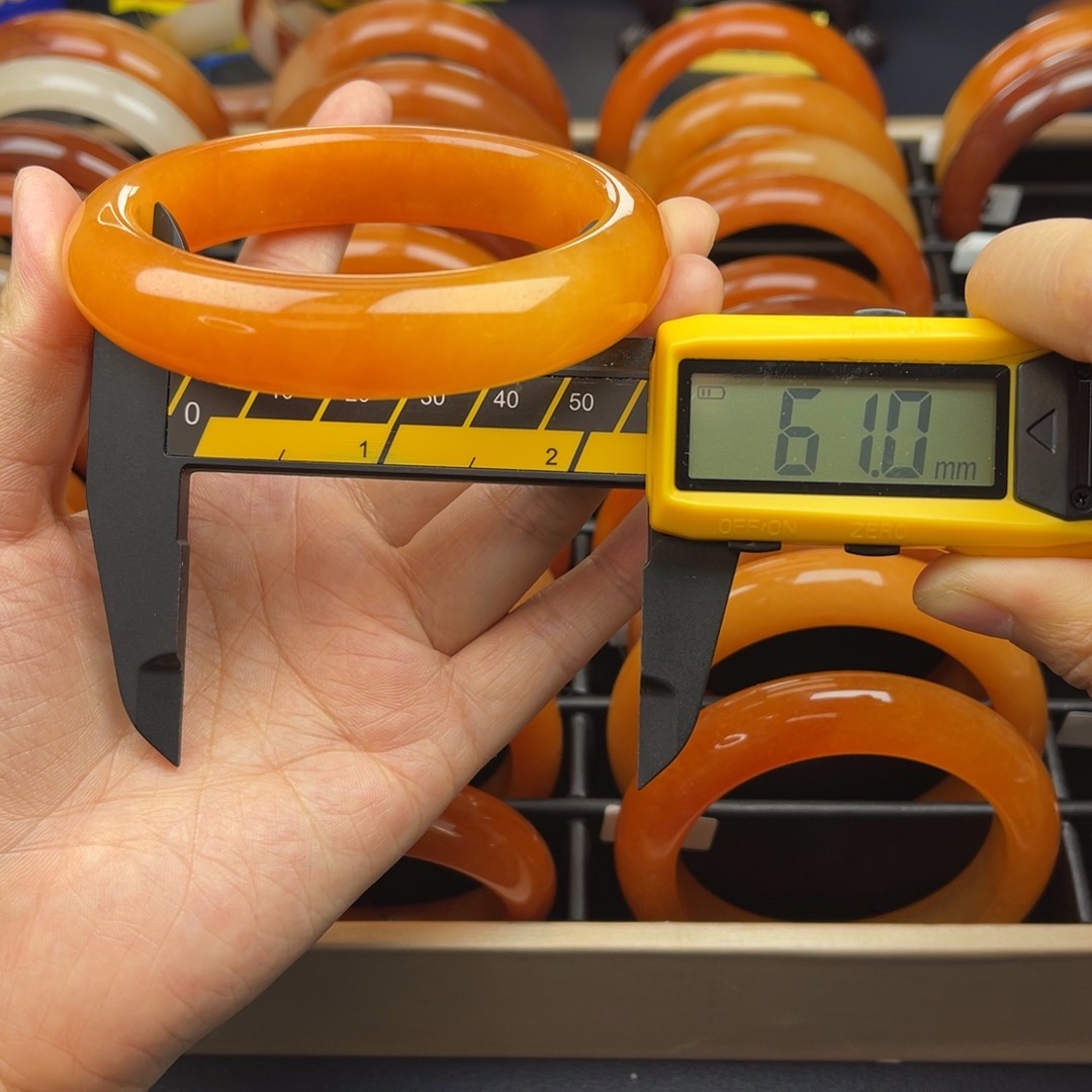 未镶嵌石英质玉（黄龙玉）手镯黄龙福利73号