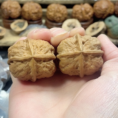 文玩核桃把件血麒麟带彩38