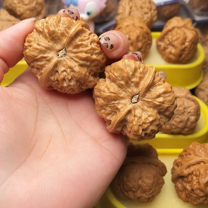 吊坠文玩核桃为**着蛤蟆