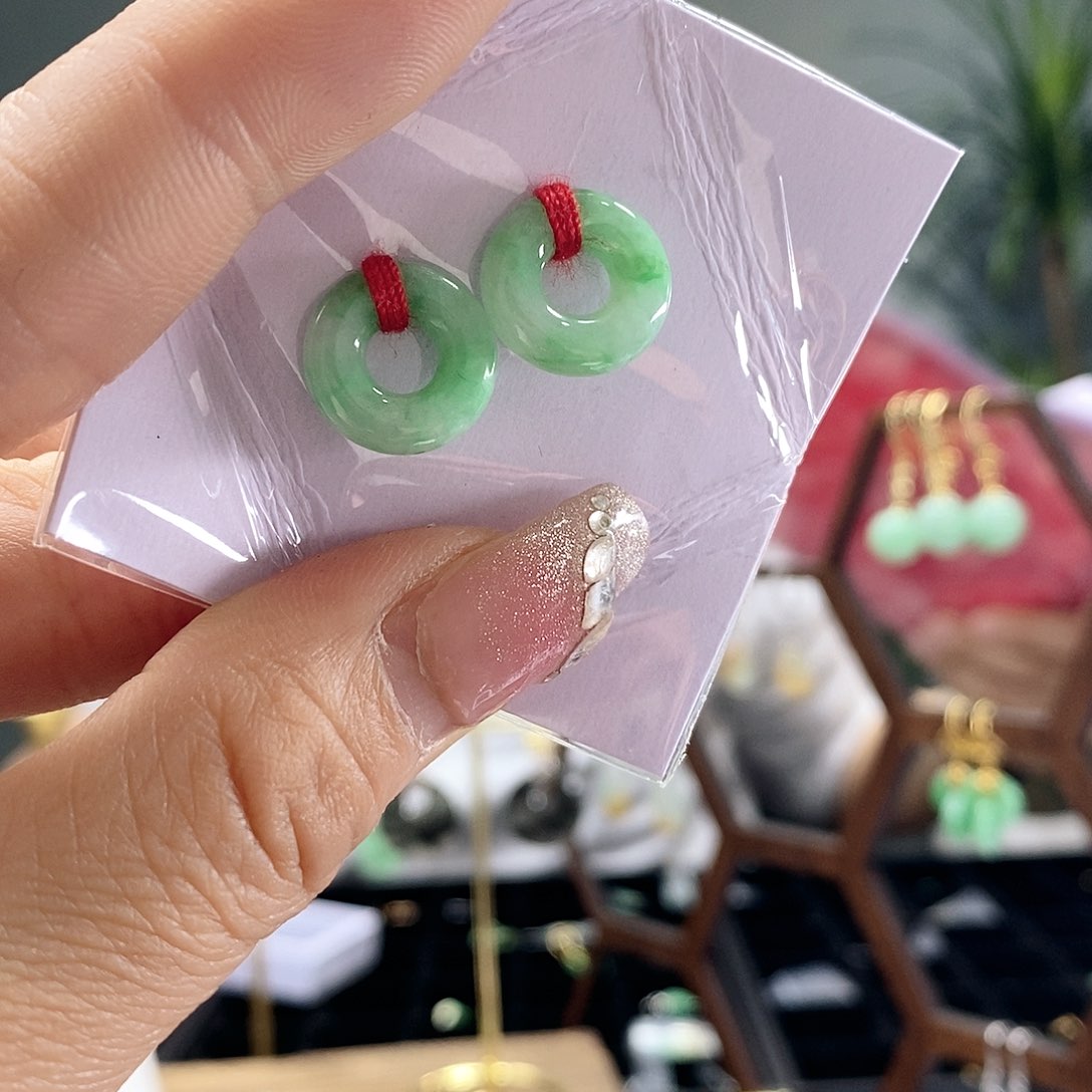 翡翠耳饰未镶嵌橡****常翡翠