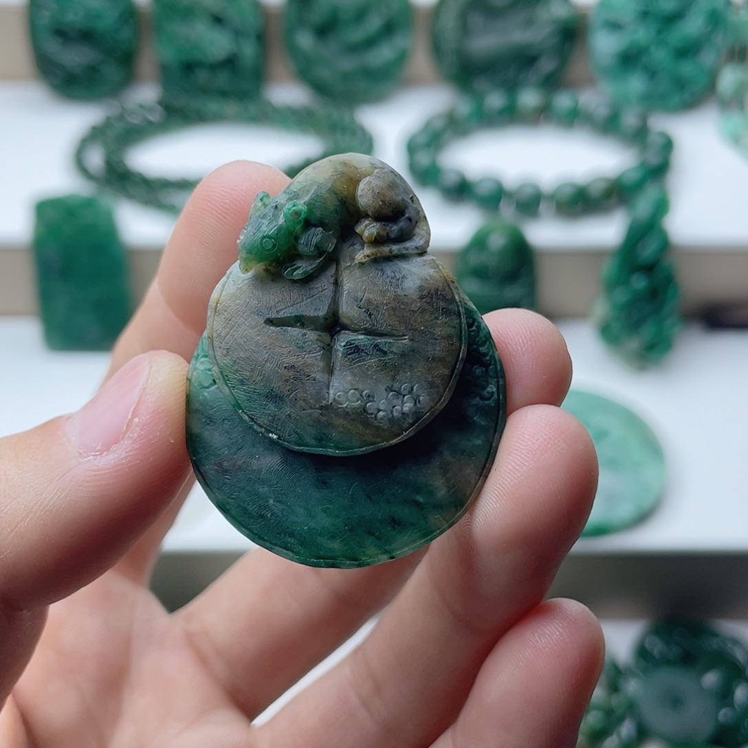 独山玉未镶嵌磨砂挂件