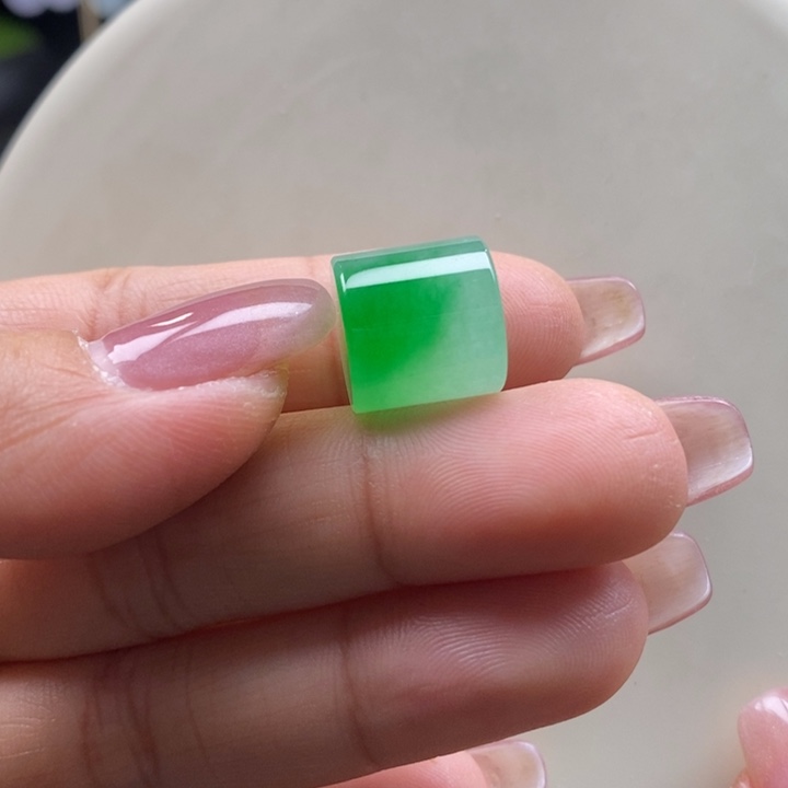 翡翠吊坠(不含链)未镶嵌翡翠冰阳绿桶珠