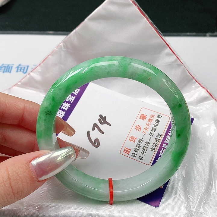 翡翠手镯未镶嵌翡翠手镯