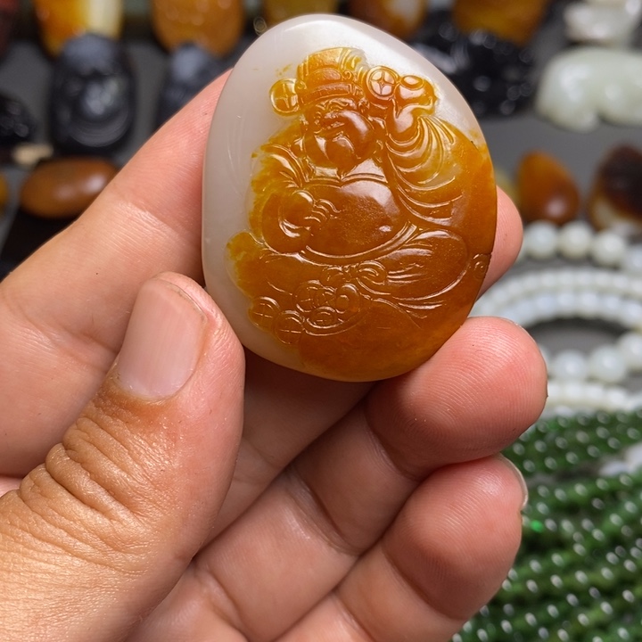 玉***器颈饰未镶嵌和田玉（糖玉）