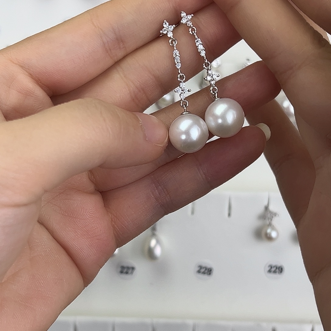 鲤***鱼淡水珍珠合金耳饰