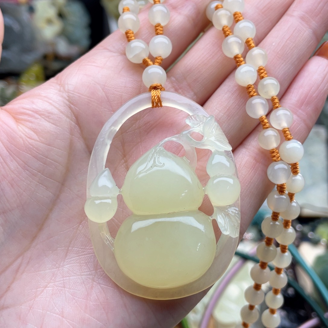 蛇纹石玉颈饰未镶嵌