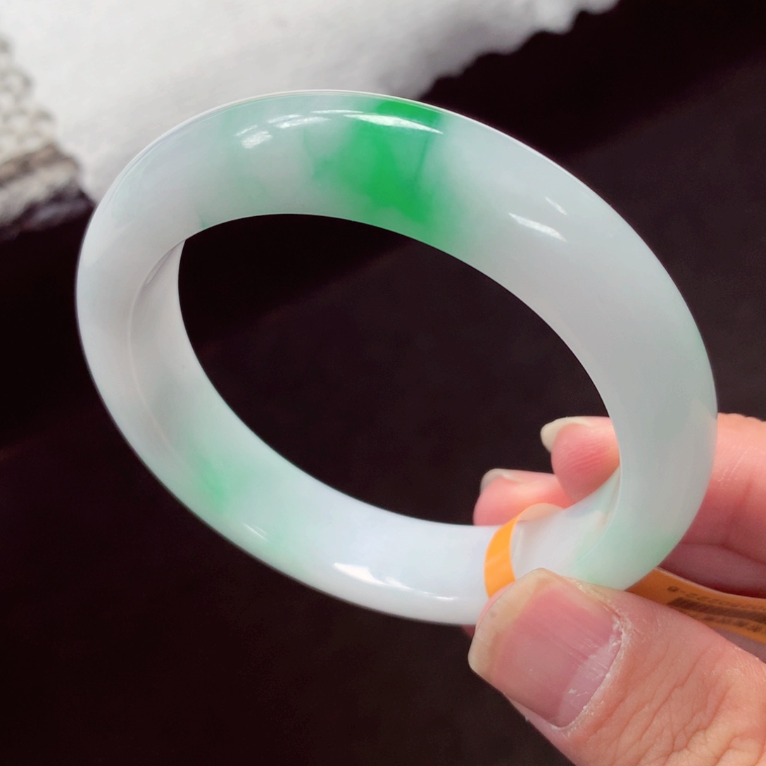 翡翠手镯未镶嵌缅甸