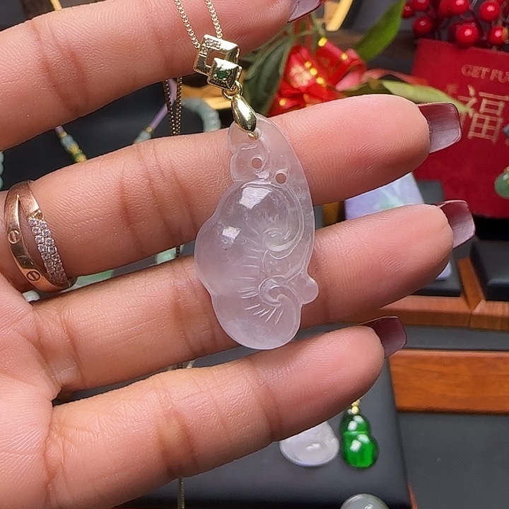 翡翠颈饰未镶嵌如意