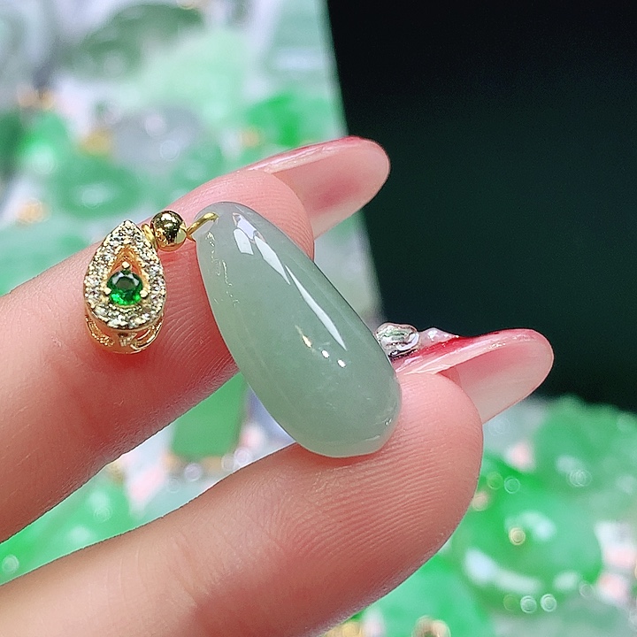 翡翠未镶嵌颈饰翡翠