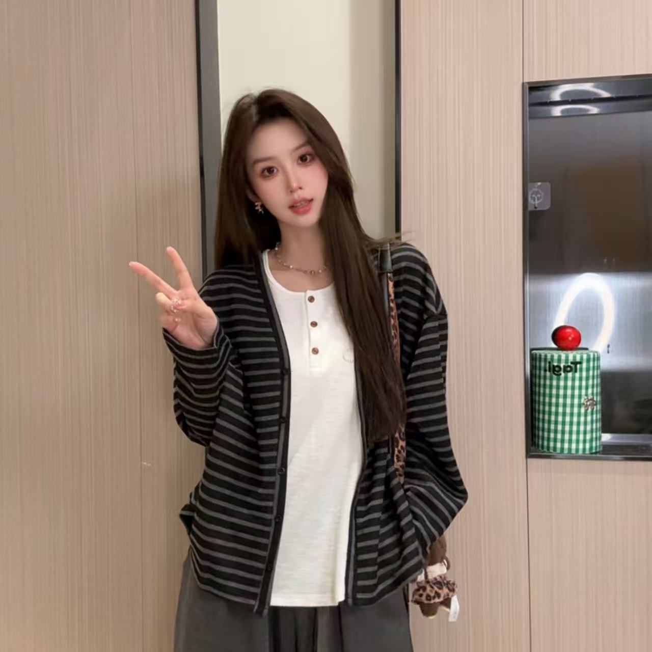 2025秋季新款休闲慵懒风简约百搭宽松条纹开衫外套+背心+长袖