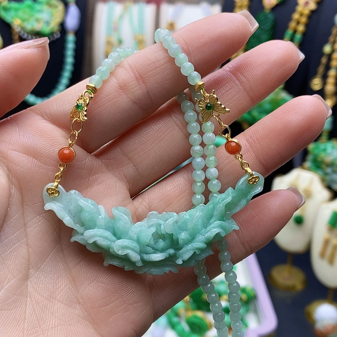 翡翠颈饰未镶嵌天然