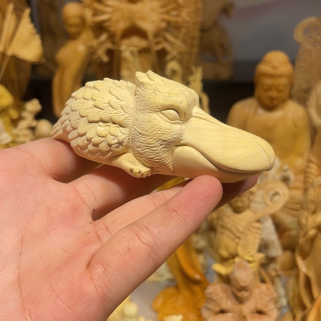 黄杨木小微瑕大嘴鸟