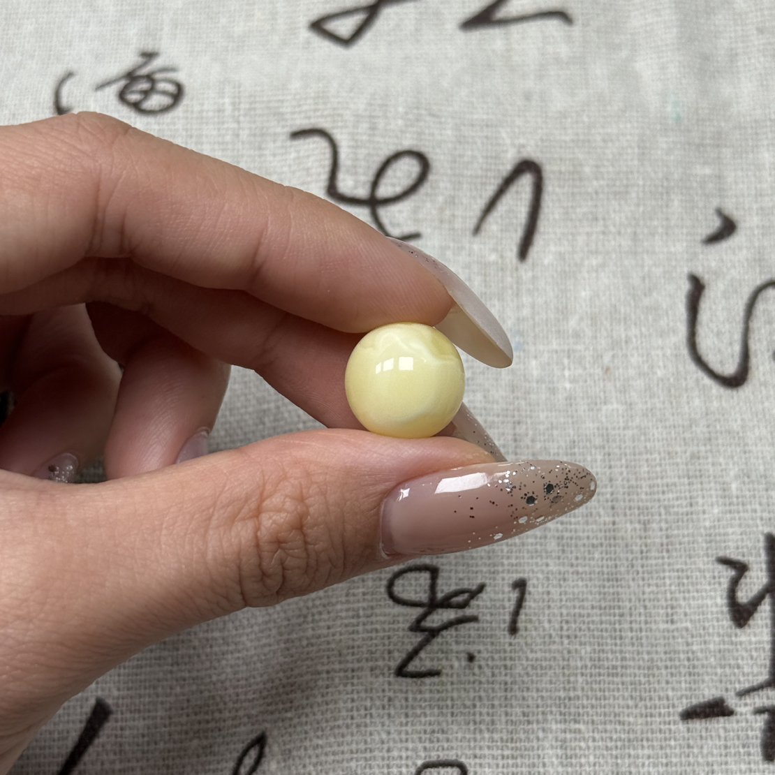 13.8mm  孔道带皮色 小刘珠宝天然原矿琥珀蜜蜡圆珠