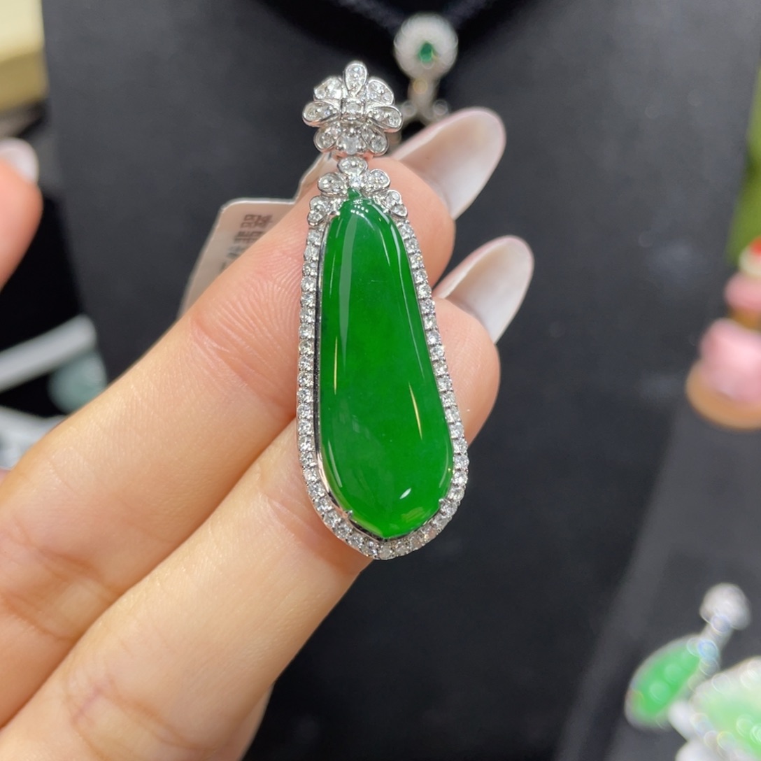 翡翠颈饰18K金镶嵌天然缅甸翡翠a货