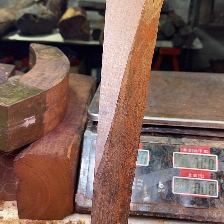 苍***狼檀香紫檀（小叶紫檀）