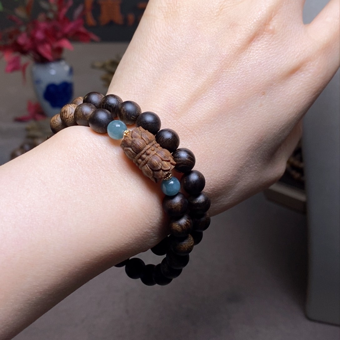 沉香手串越南富森红土星空玉化0.8设计➕白棋沉香木雕