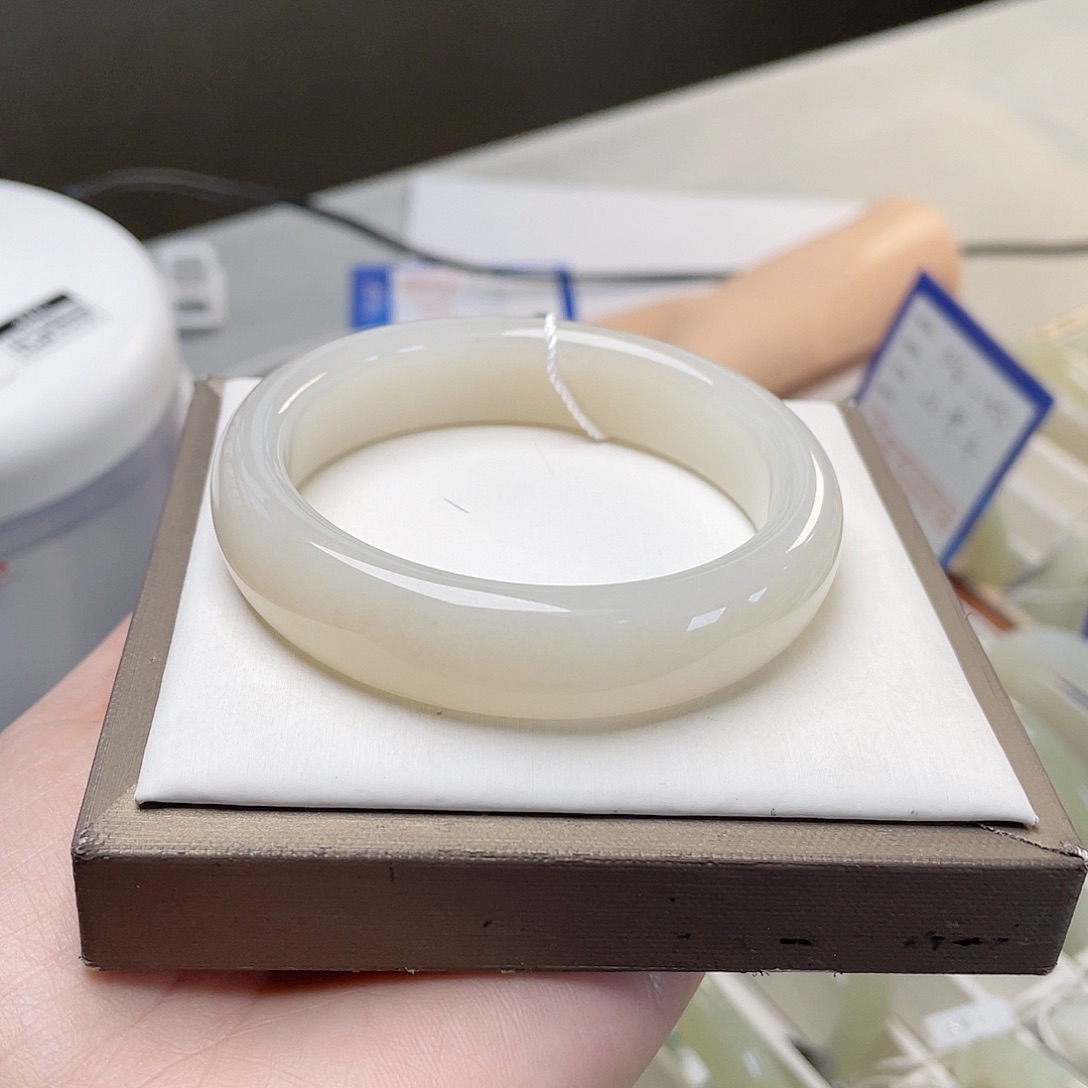 和田玉未镶嵌手镯冰透，藕粉，无包容老料