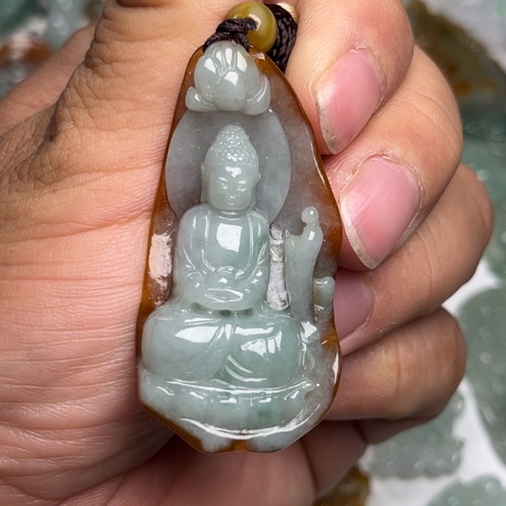 翡翠未镶嵌颈饰阿米